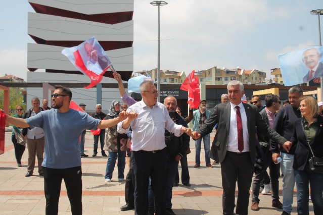 Uşak'ta siyasi partilerin düzenlediği yürüyüşleri sizler için görüntüledik!