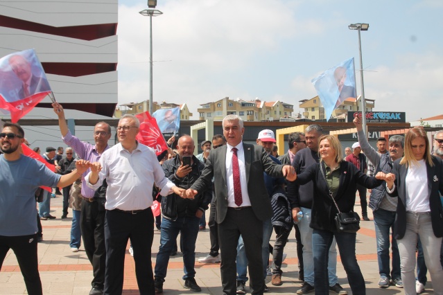 Uşak'ta siyasi partilerin düzenlediği yürüyüşleri sizler için görüntüledik!