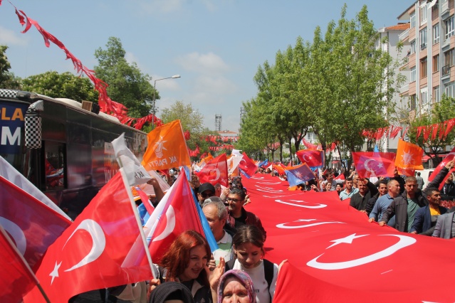 Uşak'ta siyasi partilerin düzenlediği yürüyüşleri sizler için görüntüledik!