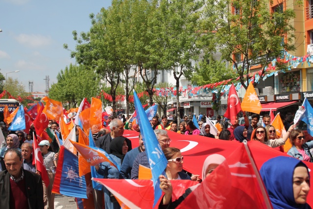 Uşak'ta siyasi partilerin düzenlediği yürüyüşleri sizler için görüntüledik!