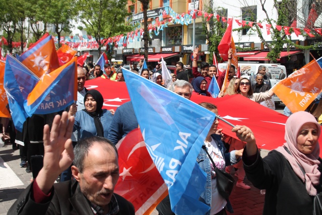 Uşak'ta siyasi partilerin düzenlediği yürüyüşleri sizler için görüntüledik!