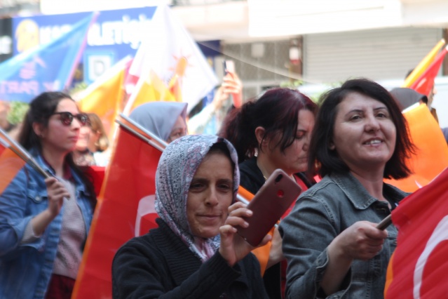 Uşak'ta siyasi partilerin düzenlediği yürüyüşleri sizler için görüntüledik!