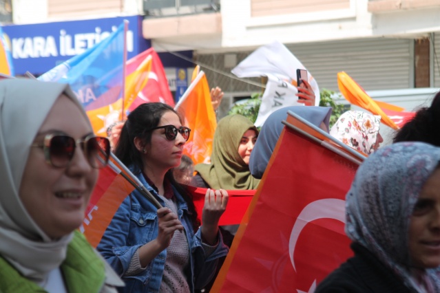 Uşak'ta siyasi partilerin düzenlediği yürüyüşleri sizler için görüntüledik!