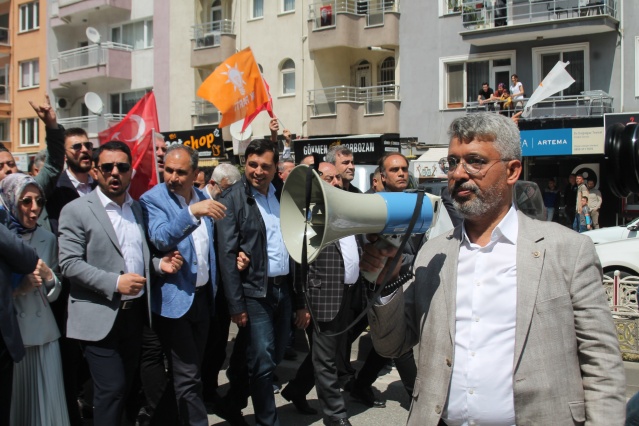 Uşak'ta siyasi partilerin düzenlediği yürüyüşleri sizler için görüntüledik!