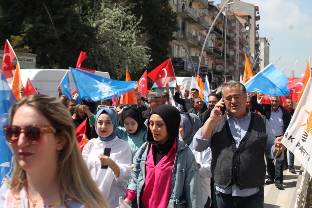 Uşak'ta siyasi partilerin düzenlediği yürüyüşleri sizler için görüntüledik!