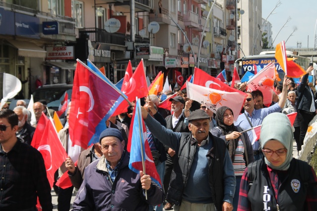 Uşak'ta siyasi partilerin düzenlediği yürüyüşleri sizler için görüntüledik!