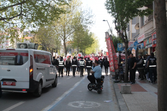 Uşak'ta siyasi partilerin düzenlediği yürüyüşleri sizler için görüntüledik!