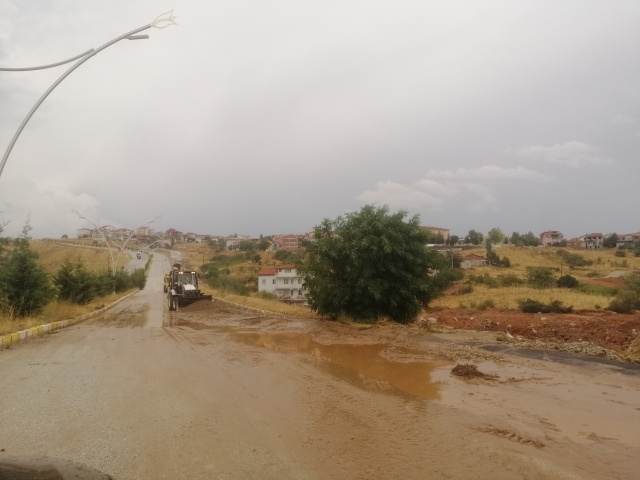 Uşak'ta Sağanak Yağmur Sonrası Hayat Felç Oldu!