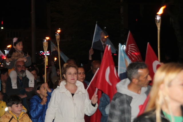 Uşak Halkı 19 Mayıs'ı Fener Alayı İle, Marşlar Eşliğinde Kutladı!