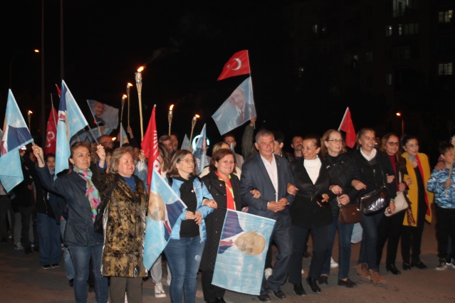 Uşak Halkı 19 Mayıs'ı Fener Alayı İle, Marşlar Eşliğinde Kutladı!