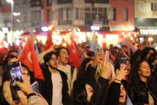 Uşak Halkı 19 Mayıs'ı Fener Alayı İle, Marşlar Eşliğinde Kutladı!