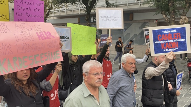 Uşak CHP’den öldürülen kadınlar ve çocuklar için protesto gösterisi düzenledi.