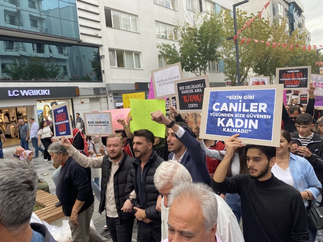 Uşak CHP’den öldürülen kadınlar ve çocuklar için protesto gösterisi düzenledi.