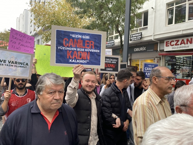 Uşak CHP’den öldürülen kadınlar ve çocuklar için protesto gösterisi düzenledi.