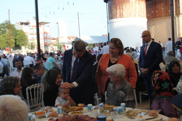 15 Temmuz vesilesi ile valilik personelinin organize ettiği yemek de duygusal anlar.