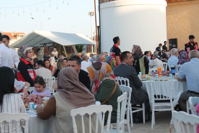 15 Temmuz vesilesi ile valilik personelinin organize ettiği yemek de duygusal anlar.