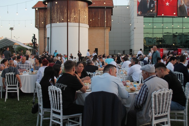 15 Temmuz vesilesi ile valilik personelinin organize ettiği yemek de duygusal anlar.