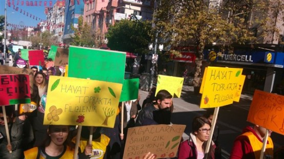 Uşak Tema Gönüllüleri Toprak Bozulumuna Karşı Yürüdü!