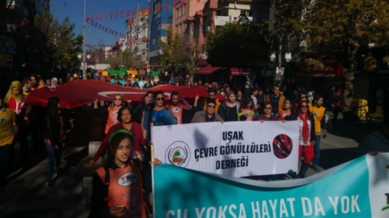 Uşak Tema Gönüllüleri Toprak Bozulumuna Karşı Yürüdü!