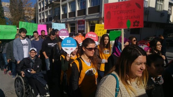 Uşak Tema Gönüllüleri Toprak Bozulumuna Karşı Yürüdü!