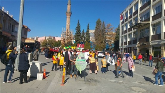 Uşak Tema Gönüllüleri Toprak Bozulumuna Karşı Yürüdü!