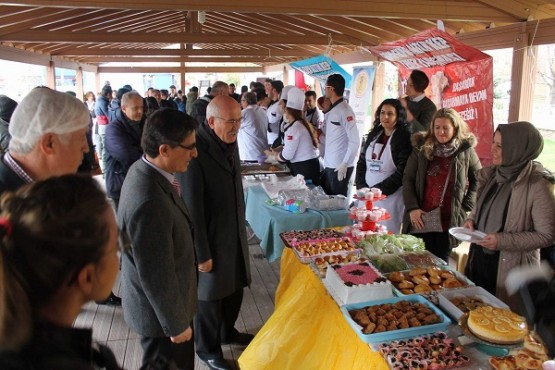 Uşak Açıköğretim Fakültesi'nden Yöresel Yemek Şenliği!