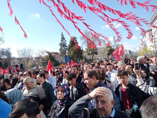 Atatürk'ün hedef gösterdiği çağdaş uygarlık seviyesine erişmek için bize oy verip önümüzü açın