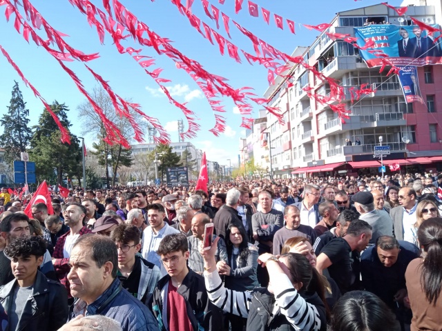 Atatürk'ün hedef gösterdiği çağdaş uygarlık seviyesine erişmek için bize oy verip önümüzü açın