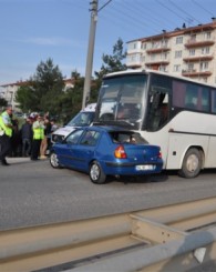 İşçi Servisi Önüne Çıkan Otomobile Çarptı! 1 Ölü