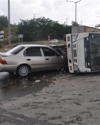 Otomobilin çarptığı süt kamyonu devrildi! 2 yaralı!