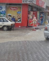 Belediye Başkanı gülücükler saçadursun; şehir resmen dökülüyor!