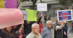 Uşak CHP’den öldürülen kadınlar ve çocuklar için protesto gösterisi düzenledi.