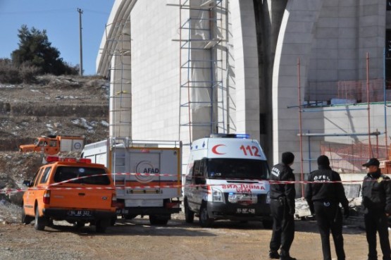 Camii İnşaatının Kubbesinde Mahsur Kalan İşçi Kurtarıldı!