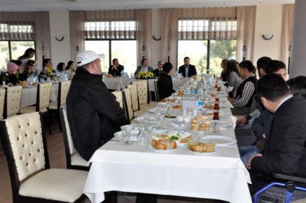 Uşak Üniversitesi'nde Dünya Engelliler Günü Münasebetiyle Kahvaltılı Toplantı Düzenlendi